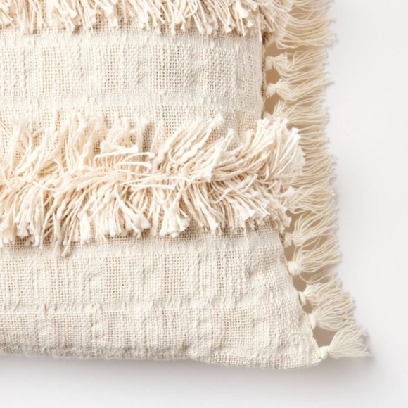 Studio McGee NWT Oversized Woven W/ Frayed Detail Lumbar Throw Pillow Off-White - Picture 3 of 6